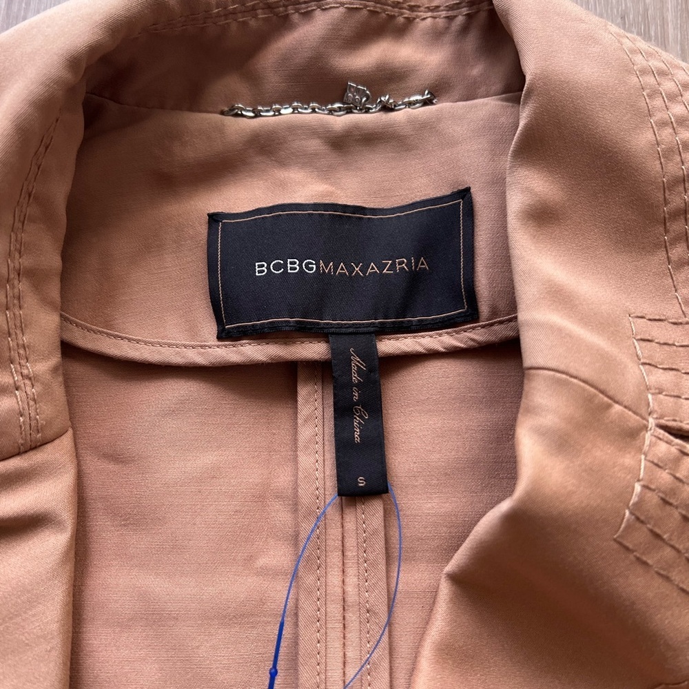 BCBG Maxazria Women's Camel Trench Coat Size small - Picture 5 of 6
